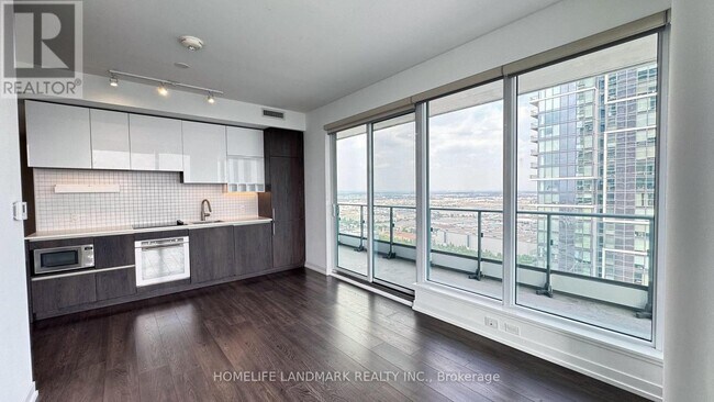 Photo du bâtiment - 950-3950 Portage Pkwy