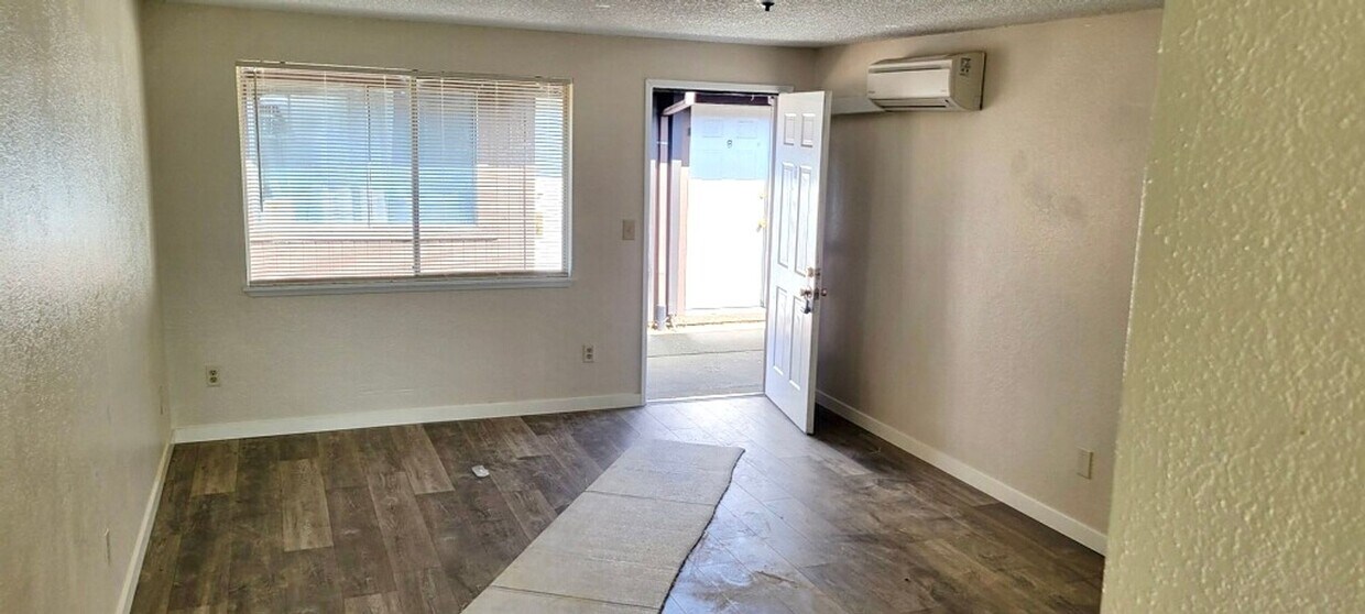Foto principal - 1526 W Main St