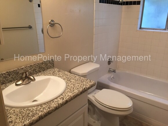 Foto del edificio - 5929 Hilltop Dr