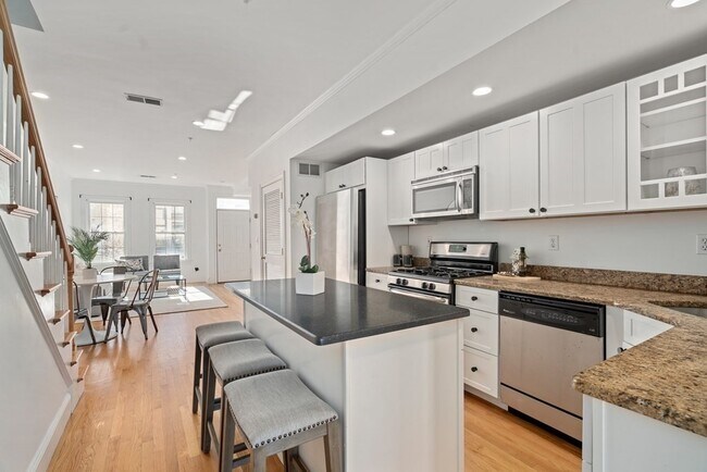 Foto del edificio - 408 E 3rd St