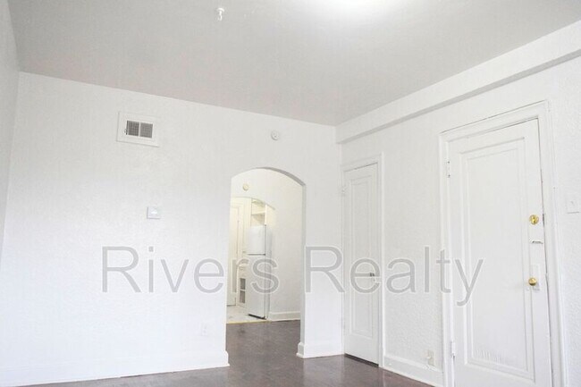 Foto del edificio - 3615 Hereford St