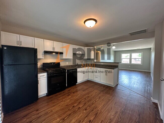 Building Photo - 5831 Creekview Ct W