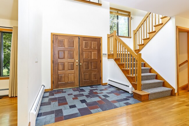 Building Photo - 2 Ichabod Ln