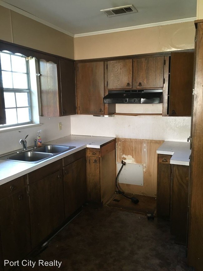 Building Photo - 4 br, 1 bath House - 4632 6L Westwood Park