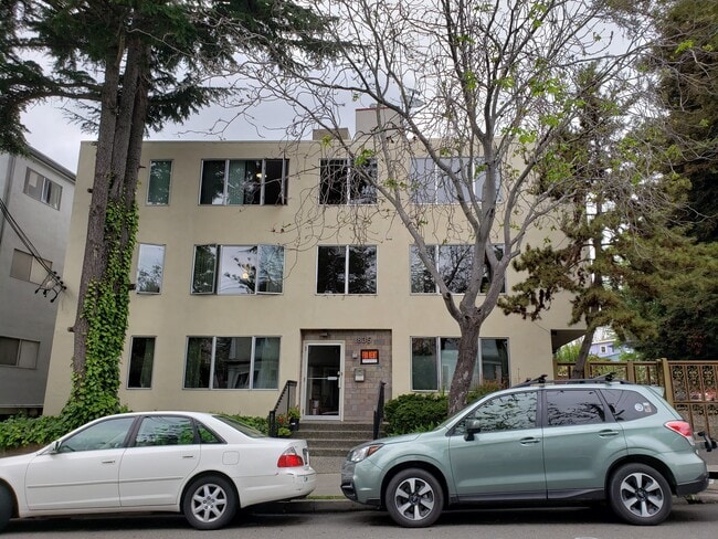 Building Photo - 1835 Delaware St