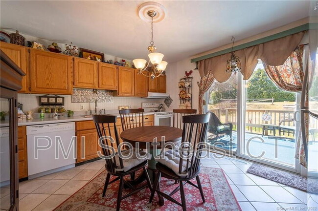 Building Photo - 36 Whittle St