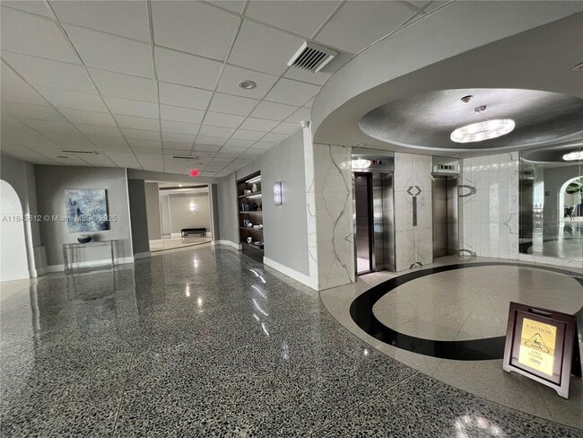 Building Photo - 3140 S Ocean Dr
