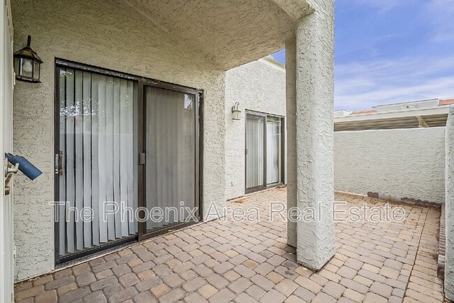 Building Photo - 850 S River Dr