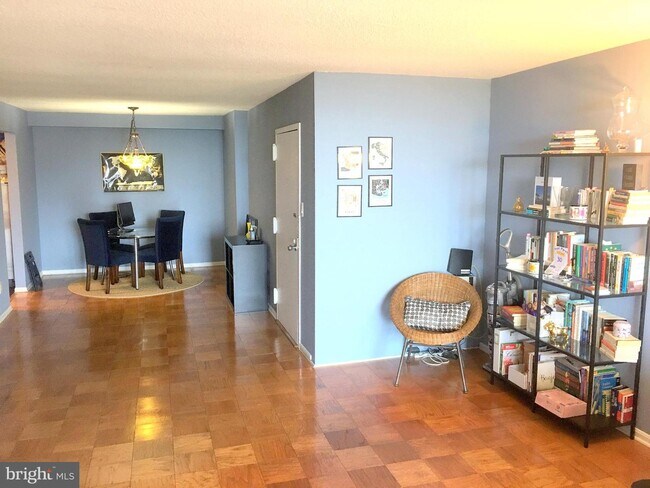 Foto del edificio - 4 Monroe St