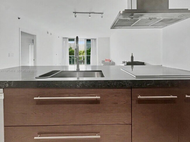 Foto del edificio - 495 Brickell Ave