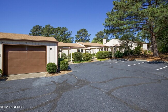 Building Photo - 36 Martin Dr