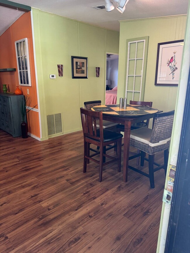 Foto del edificio - 638 N Edgewater Dr