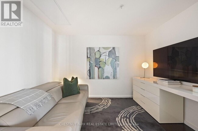 Photo du bâtiment - 180 University Ave