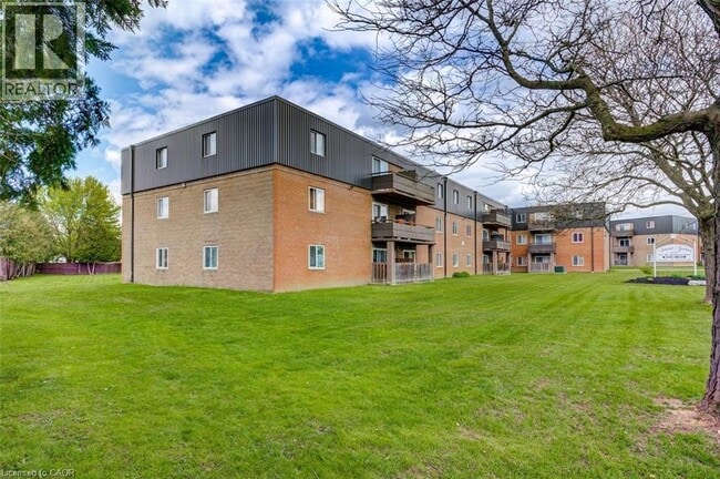 Building Photo - 370 Admiral Dr