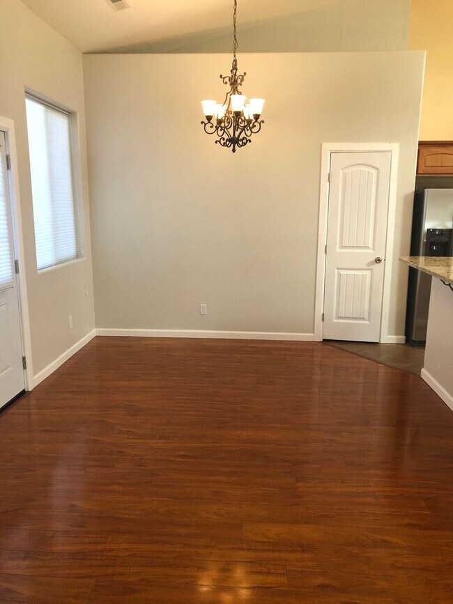 Building Photo - Sunny Three Bedroom in North Prescott Valley