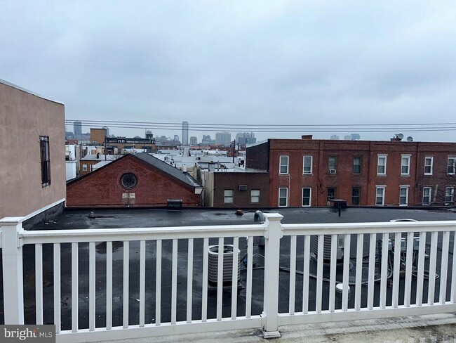 Building Photo - 1400-1414 S Darien St