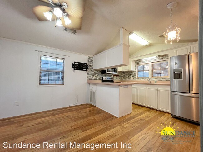 Building Photo - 2 br, 1 bath House - 15 E. Bradley Street ...