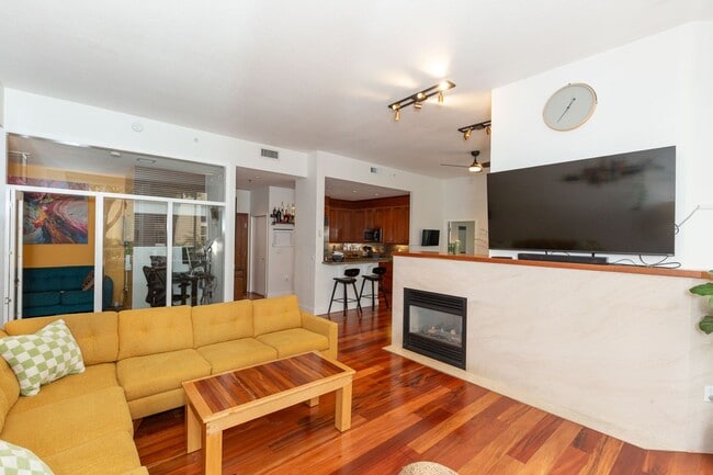 Building Photo - 2 Bed, 2 Bath Condo at Park Place-Downtown...