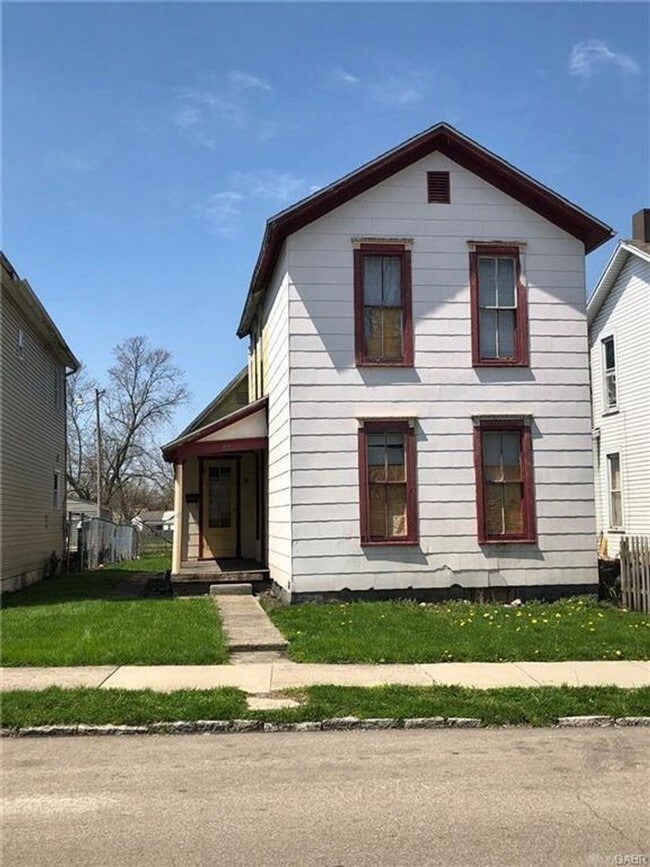 Building Photo - Updated 3 Bed, 1 Bath in Dayton close to e...