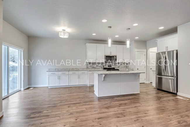 Building Photo - 5002 N Marble Fox Way