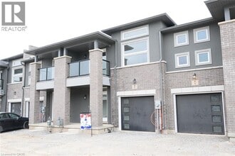 Building Photo - 8 Renfrew Trl