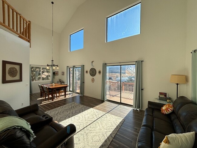 Building Photo - PRICE JUST REDUCED!! Cozy Home in Central!...
