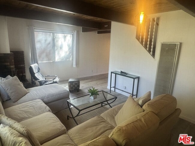 Foto del edificio - 672 Holmes Ln