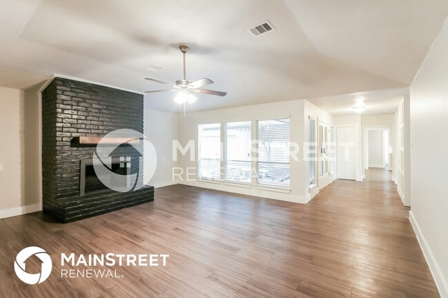Foto del edificio - 4515 Sylvan Glen Dr