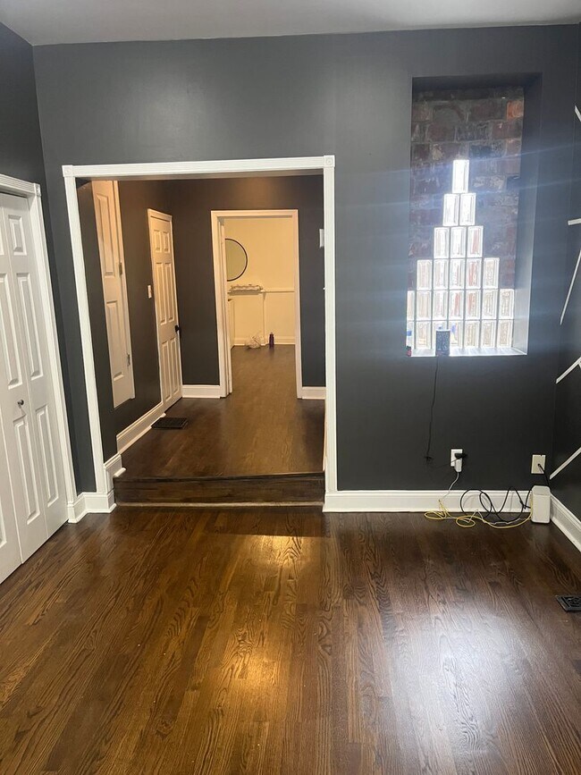 Building Photo - Newly Renovated 1 Bedroom, 1 Bath Apartment in Federal Hill