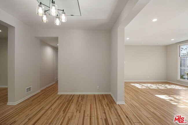 Foto del edificio - 450 Smithwood Dr