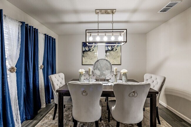 Foto del edificio - 2408 Clairborne Dr