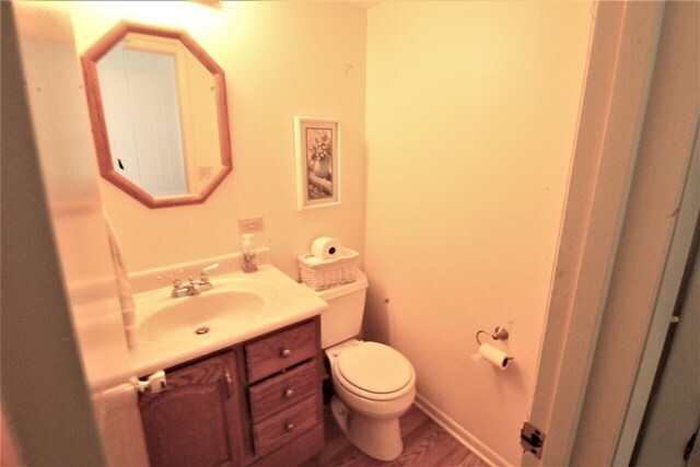 Building Photo - 815 Country Club Dr