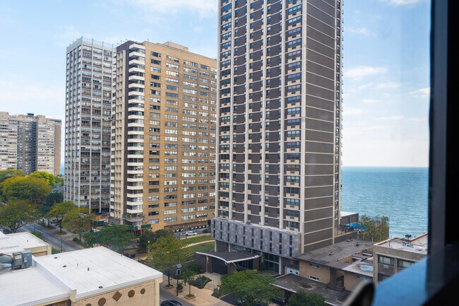 Foto del edificio - 6118 N Sheridan Rd