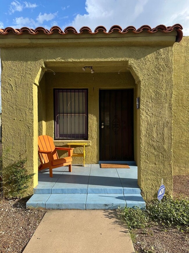Building Photo - 317 N Santa Rita Ave