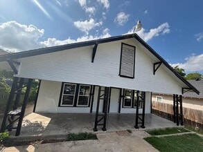 Building Photo - 818 NW 16th St