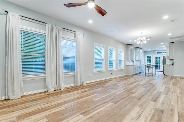 Foto del edificio - 315 E 7th St