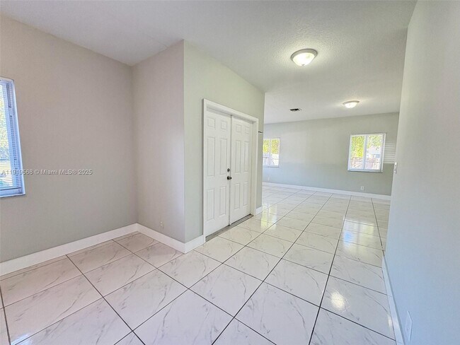 Foto del edificio - 249 NW 8th Ave