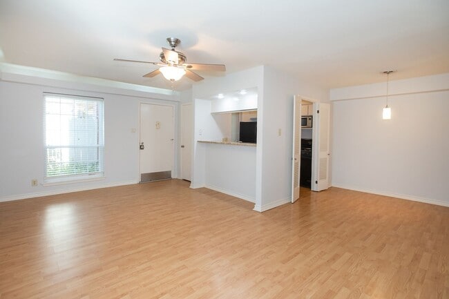 Foto del edificio - Charming Shoal Creek Condo - One Bed One Bath