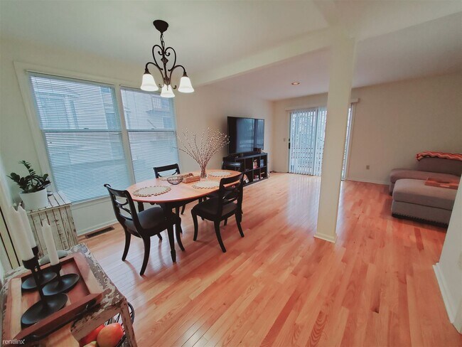 Building Photo - 2 br, 2.5 bath Townhome - 57 Whitmore Ln U...