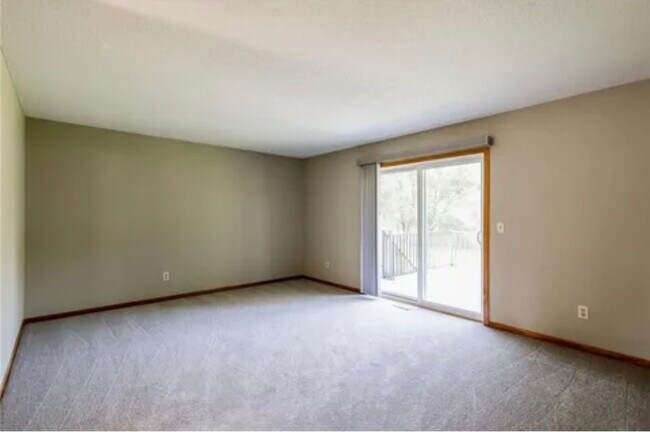 Foto del edificio - 13752 Round Lake Blvd NW