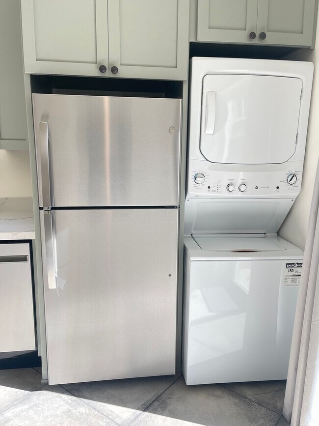 Foto del edificio - ALL UTILITIES INCLUDED- 1 Bedroom, 1 Bath,...