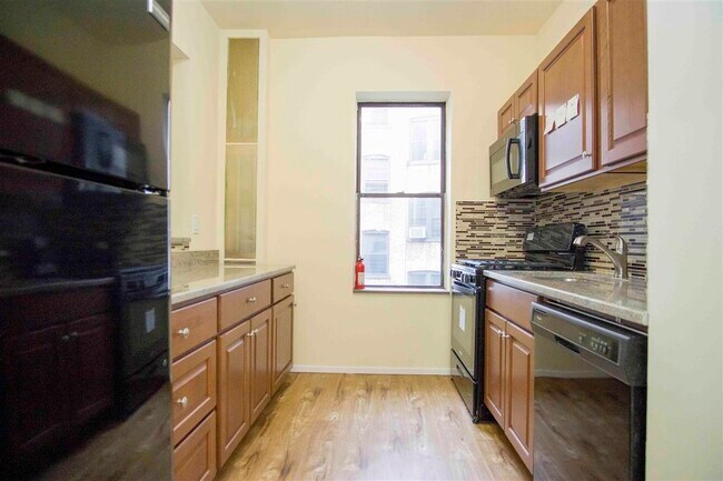 Foto del edificio - 29-33-33 51st St
