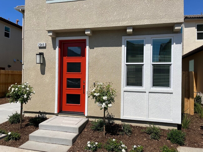 Entrada principal - 2046 N Hammel Ln