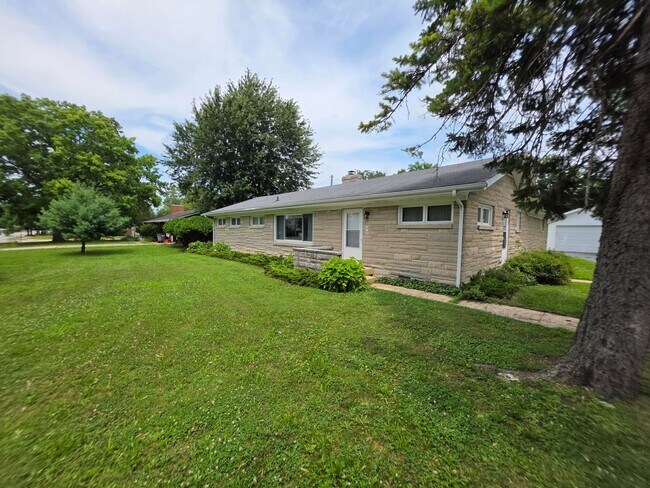Foto del edificio - 3BR/2BA/2CarGarage Only A Few Minutes From Everything! Ask About Our Move-In Special!