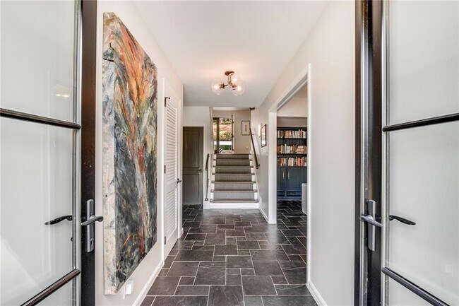 Foto del edificio - 1100 Kingston Dr NE