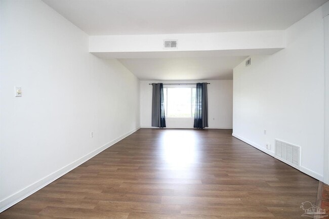 Building Photo - 3875 Arbutus Dr
