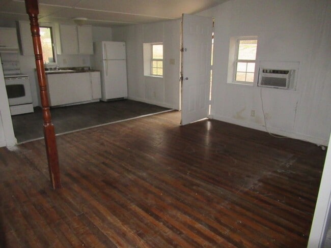 Building Photo - 27 Twin Oak Dr