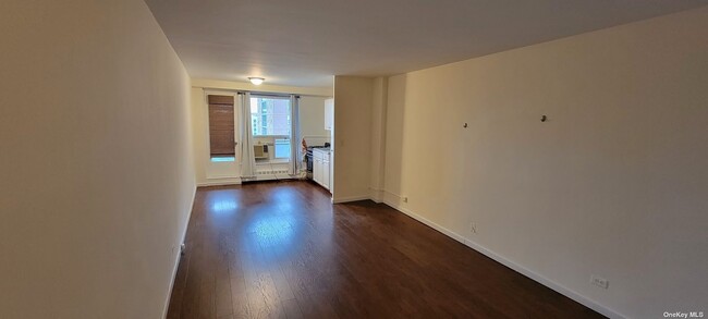Building Photo - 98-20 62nd Dr