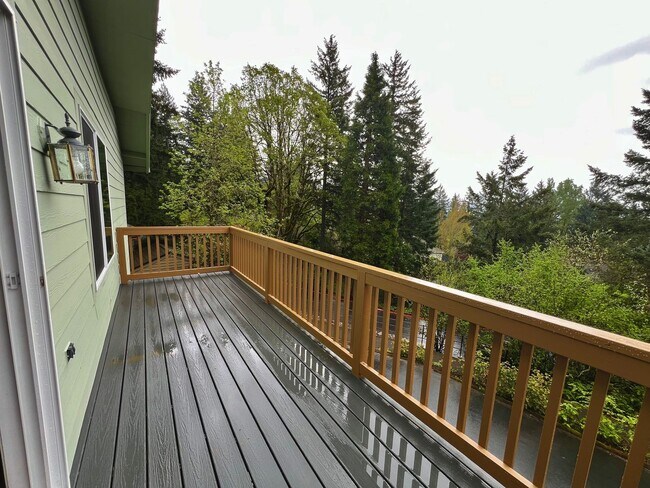 Foto del edificio - Remodeled 3BR in Mountain Park | Primary Suite + Deck | Lake Oswego