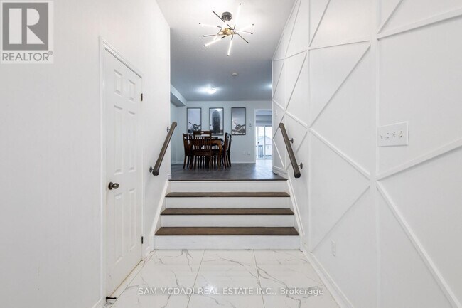 Building Photo - 22 Lambert Crescent